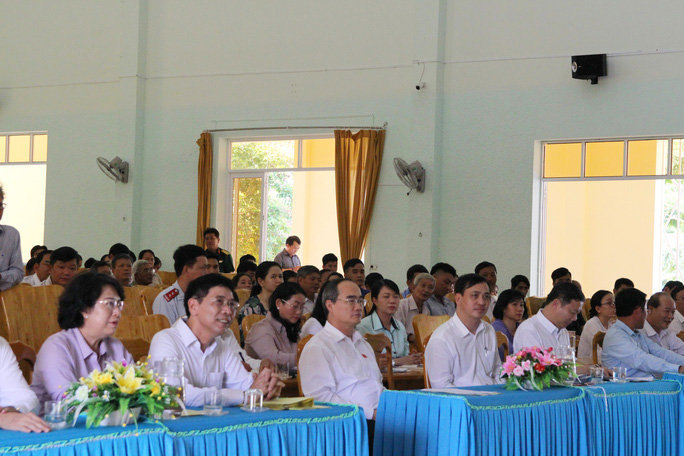 Bí thư Thành ủy TP HCM – ông Nguyễn Thiện Nhân tiếp xúc cử tri huyện Cần Giờ.