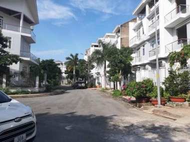 Cho thuê mặt bằng mặt tiền Huỳnh Tấn Phát Quận 7