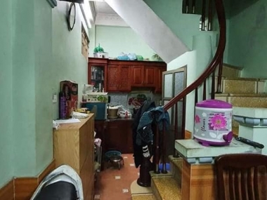 Bán nhà! Ngõ Hoàng Quốc Việt gần Chợ Bưởi -5 tầng-DT 30m2. Giá 3 tỷ