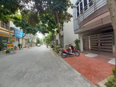 Bán nhà Hà Đông ô tô vào nhà, Mặt tiền siêu khủng, 50m 5.5 tỷ, vỉa hè cực đẹp