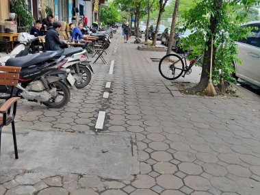 Bán nhà mặt phố Trần Vỹ 5 tầng 6.5 tỷ.