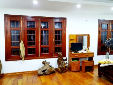 Bán nhà rìa NGOẠI GIAO ĐOÀN, 6 tầng cực mới, đẹp long lanh, thang máy, full gỗ hương Lào, kinh doanh