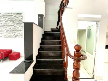 BÁN NHÀ MỚI Ở NGAY - GẦN Q7 - HẺM Ô TÔ THÔNG THOÁN