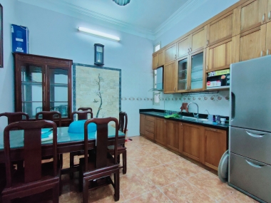 Cần bán nhà phố Ngọc Lâm 85 m2 x 4 tầng, vỉa hè, ô tô tránh chỉ 9.9 tỷ