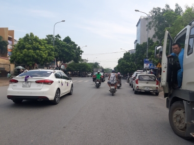 Bán đất Trâu Quỳ, Gia Lâm. DT 35m2. MT 4,2m. Ô tô 7 chỗ vào nhà. LH 0936098052.