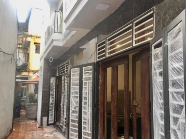 Nhà mới Ngã Tư Sở, Thanh Xuân 30m2, 5 tầng, giá 3.55 tỷ. Cực gần mặt phố, mới koong