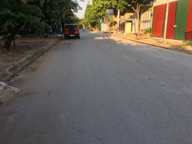 Bán đất Ngô Gia Tự - Long Biên 75m2, MT 8m, 16 chỗ vào nhà.