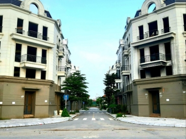 Bán nhà phố Thành Trung, Trâu Quỳ, Gia Lâm. Đất 84m2, hơn 300m2 sàn. Lh 0398381708.