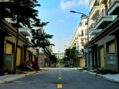 Căn Shophouse duy nhất còn bán gần UB Gia Lâm, Chung cư Blue Star. Giá hấp dẫn. LH 0936098052.