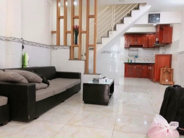 Nnhà vvuông đẹp P5 Tân Bình, 2 tầng BTCT Hẻm rộng 1 trục thẳng thông CMT8, Trường Sa
