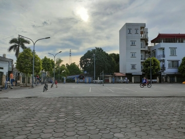 Chỉ nhỉnh 3 tỷ có nhà 5 tầng mới kính coong, oto vào nhà tại Hà Nội.