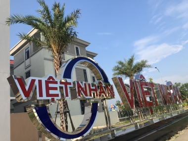 Chính chủ bán gấp căn shophuse đường 17m trục thông kinh doanh đa dạng hàng hóa. Liên hệ ngay để biế