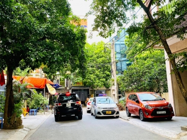 Bán căn nhà rất đẹp tại Nam Từ Liêm, 80m2, 5 tầng, phân lô, 3 oto tránh, gara oto, vỉa hè rộng, khôn