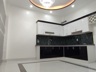 Chính chủ bán nhà , 4 tầng , xây mới độc lập , sau mặt đường hàng kênh,