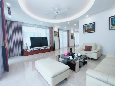 Cần bán nhà Phố Nguyễn Sơn Long Biên 180m2 x 7m MT, ôtô 7 chỗ hơn 10 tỷ