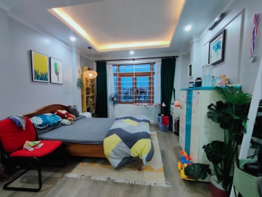 HOT! Bán nhà mặt phố Ngô Gia Tự Long Biên 35m2x5T MT 4m lô góc 4.9 tỷ