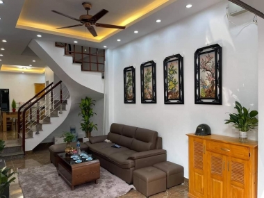 Bán căn nhà rất đẹp tại Mỹ Đình, 39m2 x5 tầng, ngõ thông, nội thất xịn, ở luôn. Giá chỉ 3.8 tỷ. LH 0